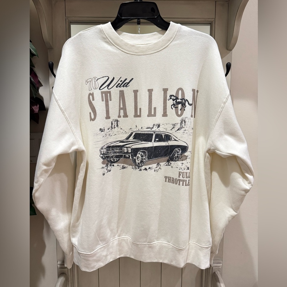 Wild stallion oversized cream sweatshirt Sz S